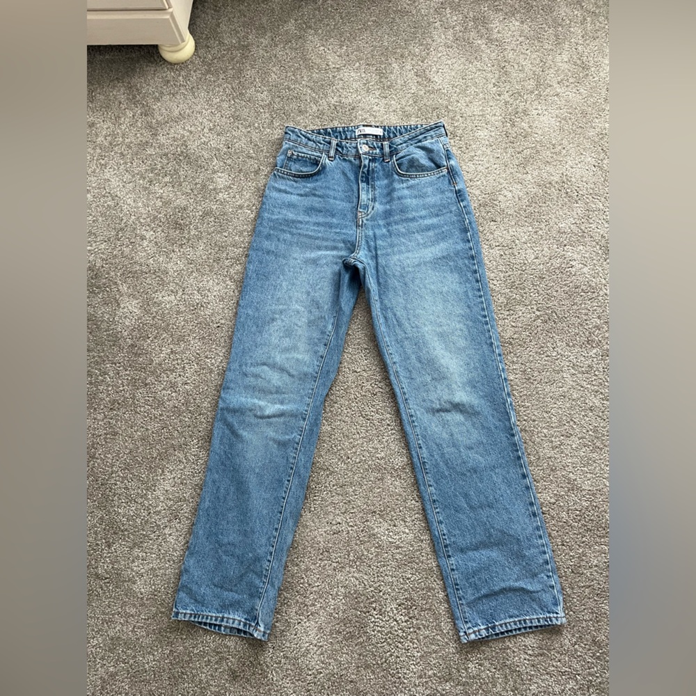 Zara high wasted jeans. Straight leg